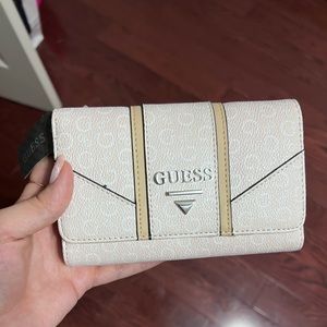 GUESS wristlet/wallet brand new with tags